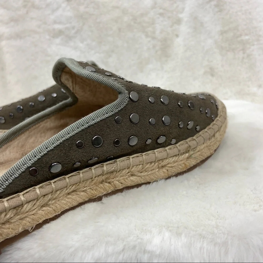 Lust for life ignite studded suede espadrille mules. Size 7M